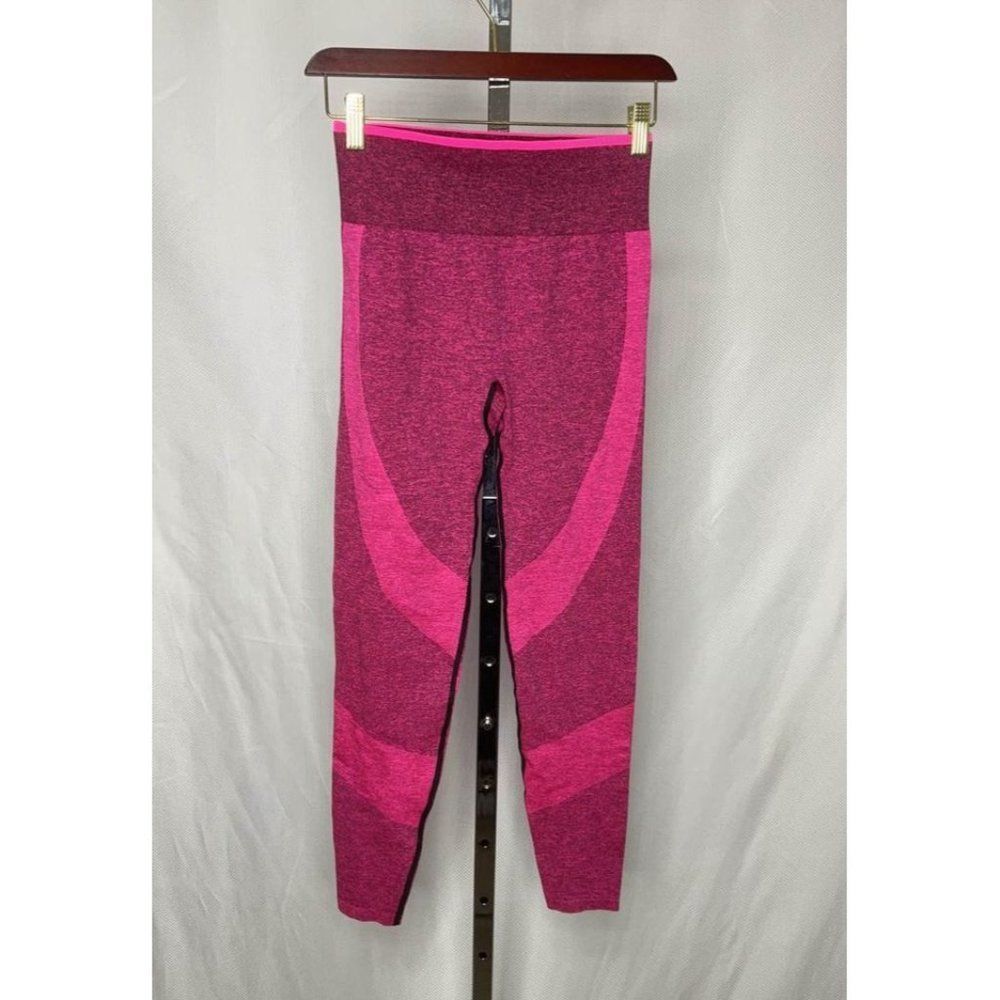 Pink Victoriaโs Secret Seamless pink gym legging tights size small - Picture 3 of 4